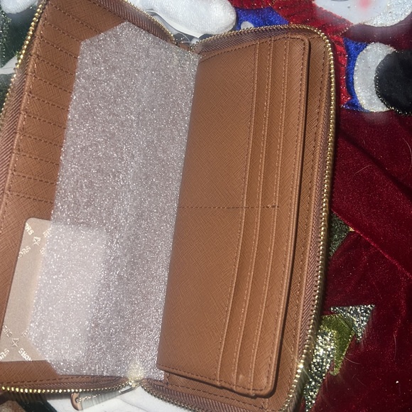 🌲🌲🌲🌲🌲new large michael Kors wallet leather with gold - Picture 3 of 5